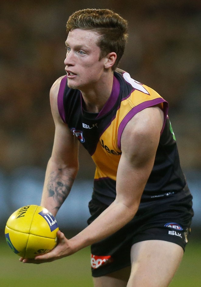 AFL 2015 Rd 12 - Richmond v West Coast MELBOURNE, AUSTRALIA - JUNE 19: Connor Menadue of the Tigers handpasses the ball during the 2015 AFL round twelve match between the Richmond Tigers and the West Coast Eagles at the Melbourne Cricket Ground, Melbourne on June 19, 2015. (Photo by Adam Trafford/AFL Media)